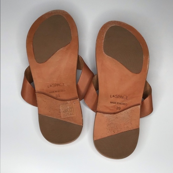 L SPACE Shore Break Sandals in Tan. - Picture 7 of 7